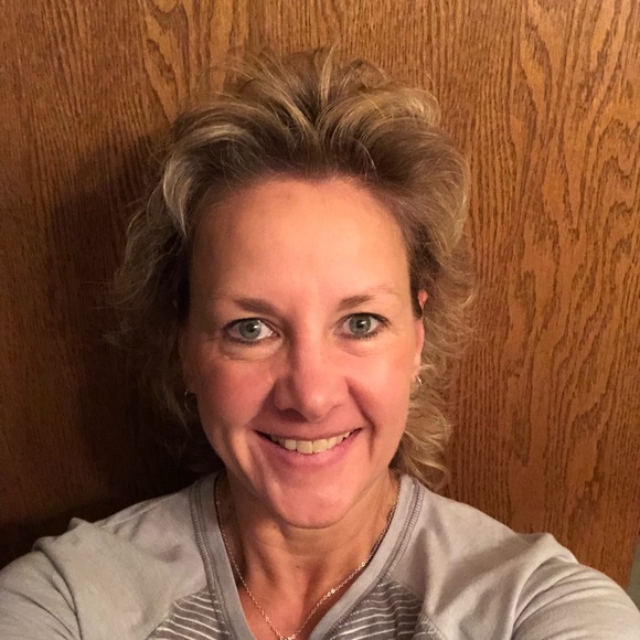 Meet your Posher, Julie - Picture 1 of 1